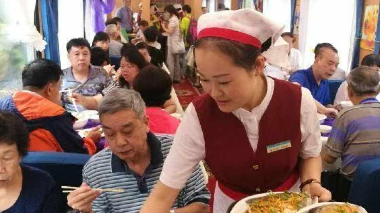 有旅客表示，銀髮專列提供的餐飲清淡，適合長者。（受訪者提供）