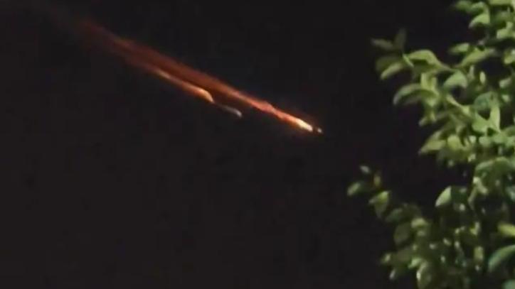 網友拍下天空的不明物體。（圖/翻攝《鳳凰網》）