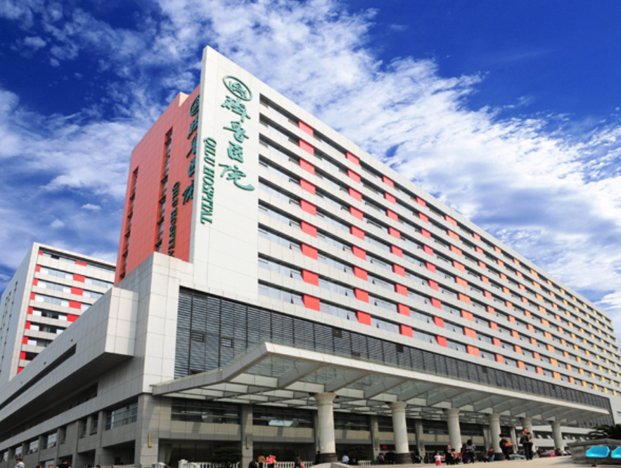 山東大學齊魯醫院一名護士8年前發表論文，指子宮肌瘤有男性患者，事件在內地引起輿論嘩然成笑柄。