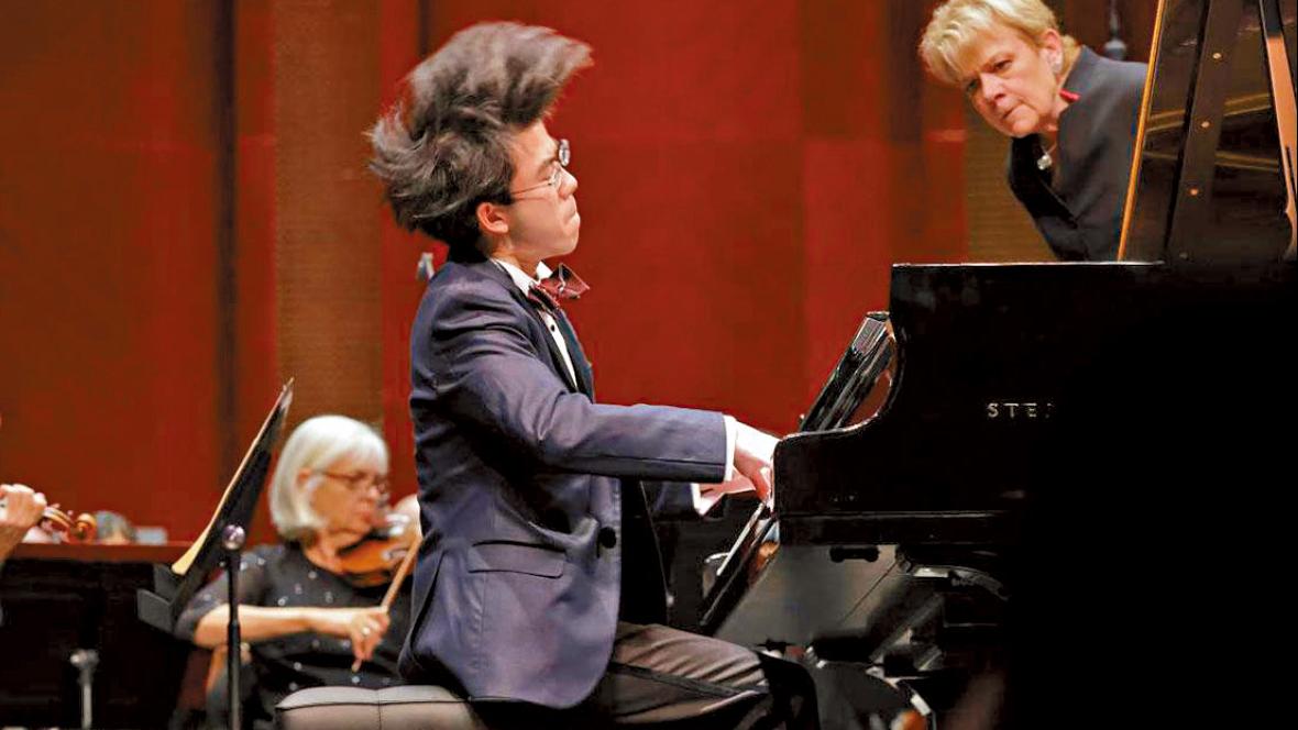 港產鋼琴神童沈靖韜 揚威范克萊本國際鋼琴賽 港人首摘冠