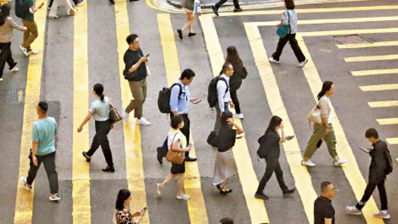 世界競爭力排名香港第3 自2019年首返三甲  李家超：施政方向正確