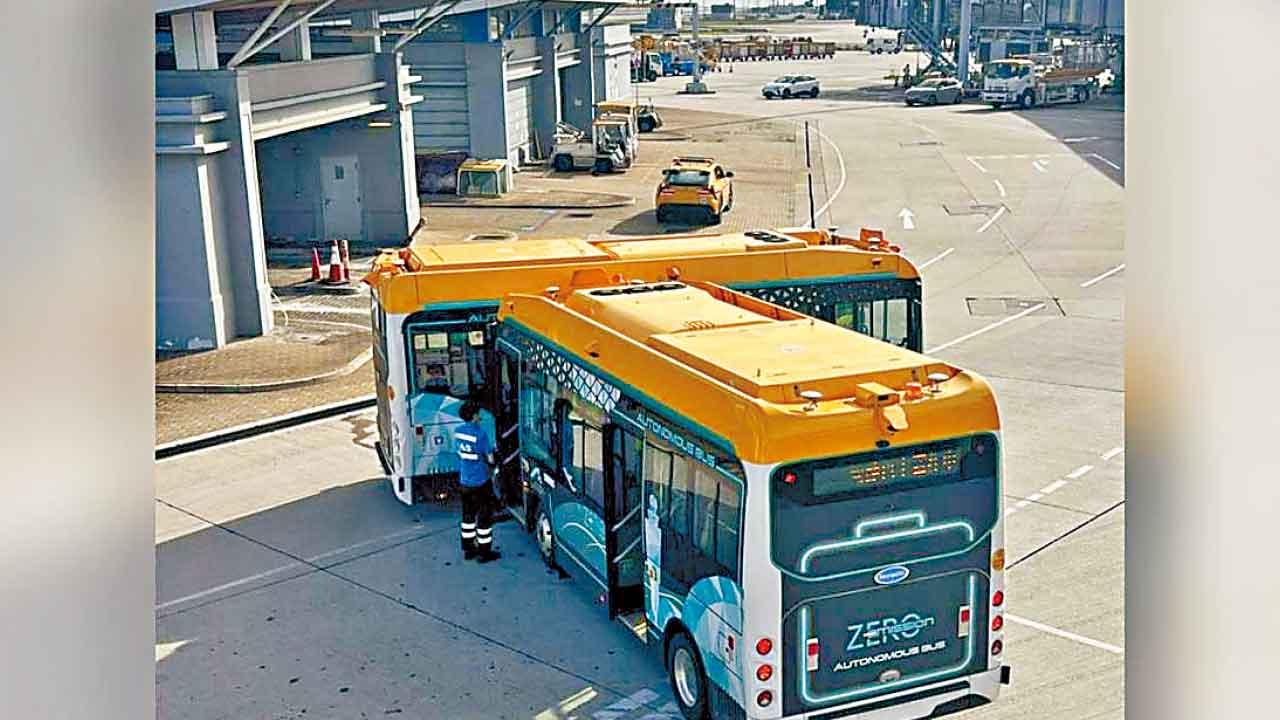 無人駕駛巴士機場禁區相撞 機管局︰無載職員無人受傷