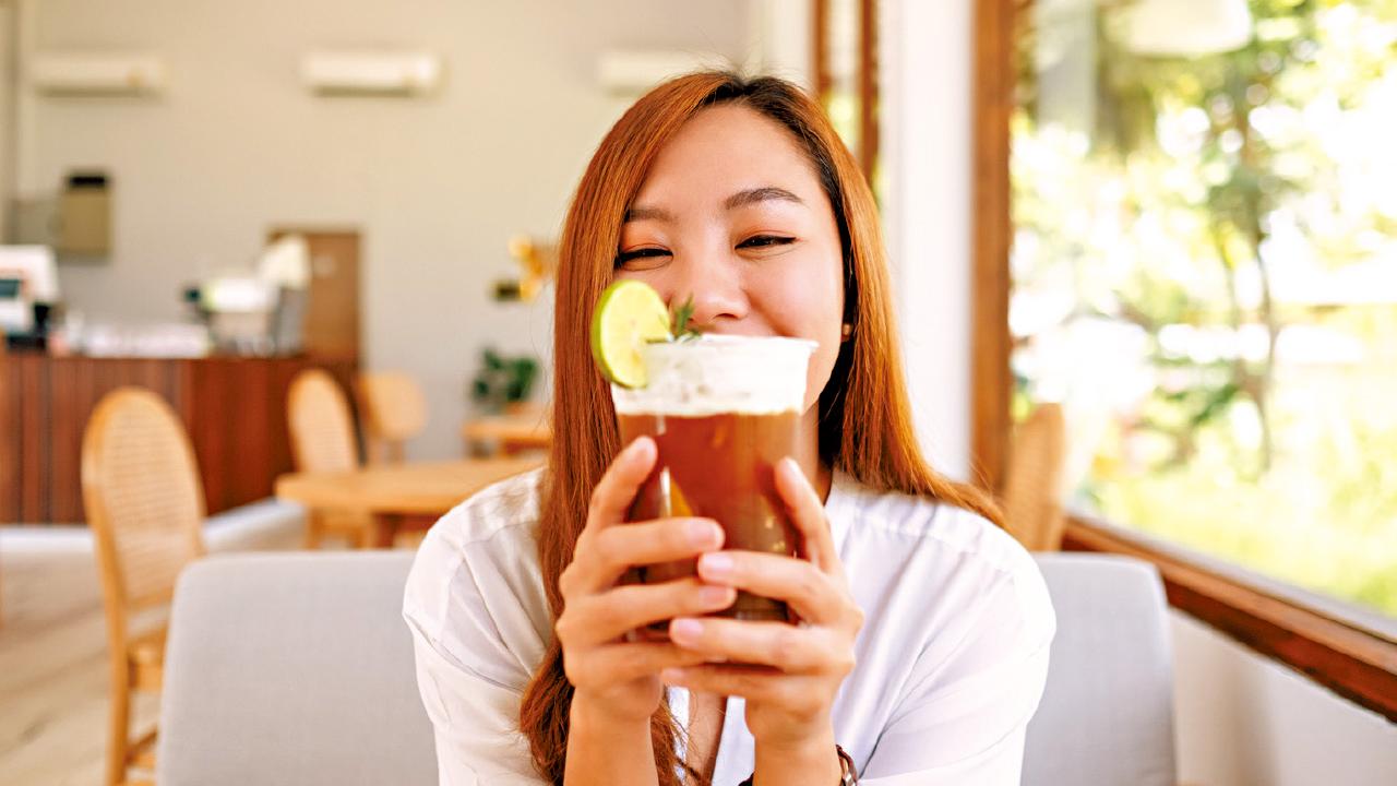 飲凍飲、涼冷氣 消暑反致暑濕？