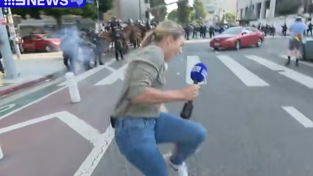 洛杉磯衝突｜澳洲女記者站在警員前做直播無端遭開槍 橡膠彈中腳(有片)