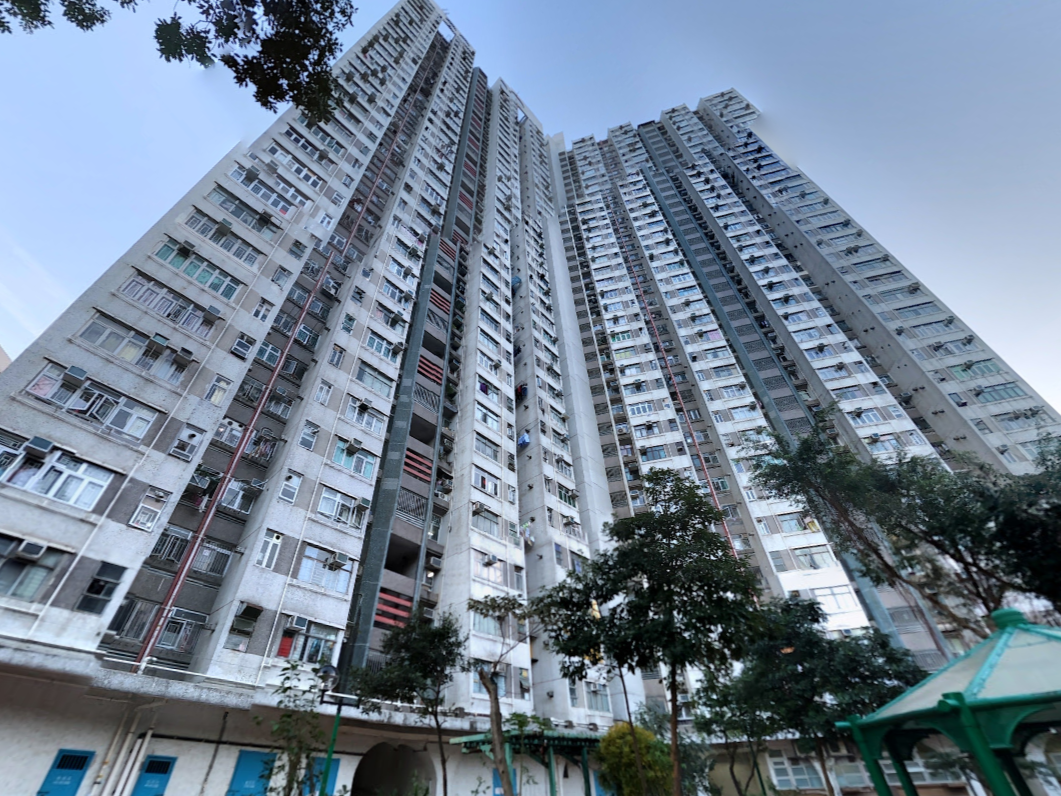 將軍澳翠林邨單位火警冒煙，3女子求救。(Google街景截圖)