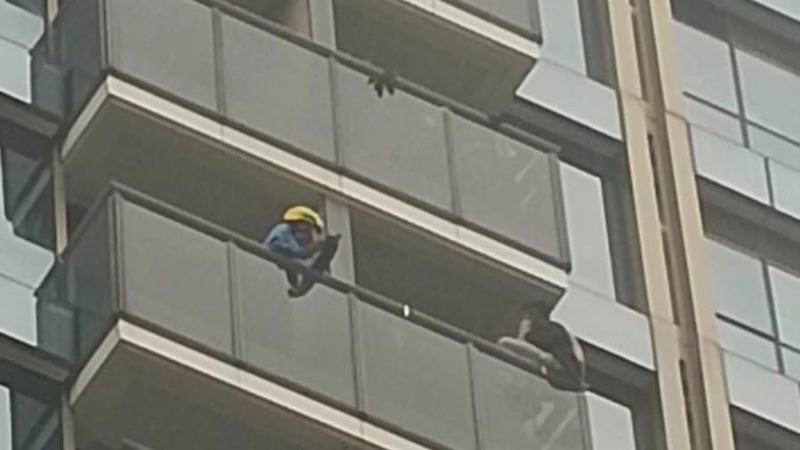 旺角發生企圖跳樓案。（fb「車cam L（香港群組）」圖片）