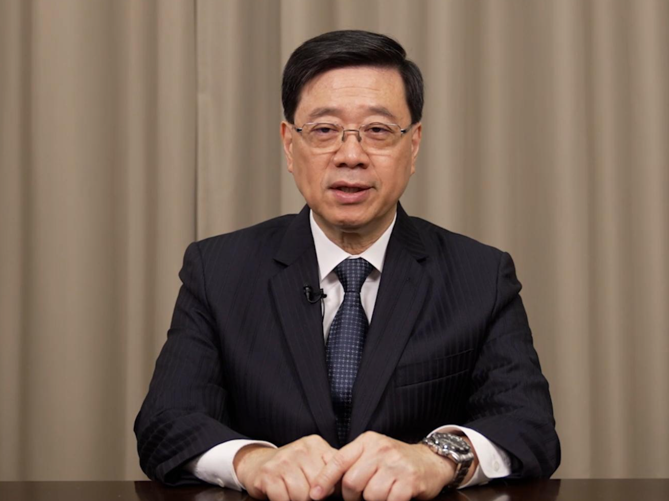 李家超表示，進出口貿易一直是香港經濟發展的重要支柱之一，行業多年來佔香港本地生產總值約一成五。（港台圖片）