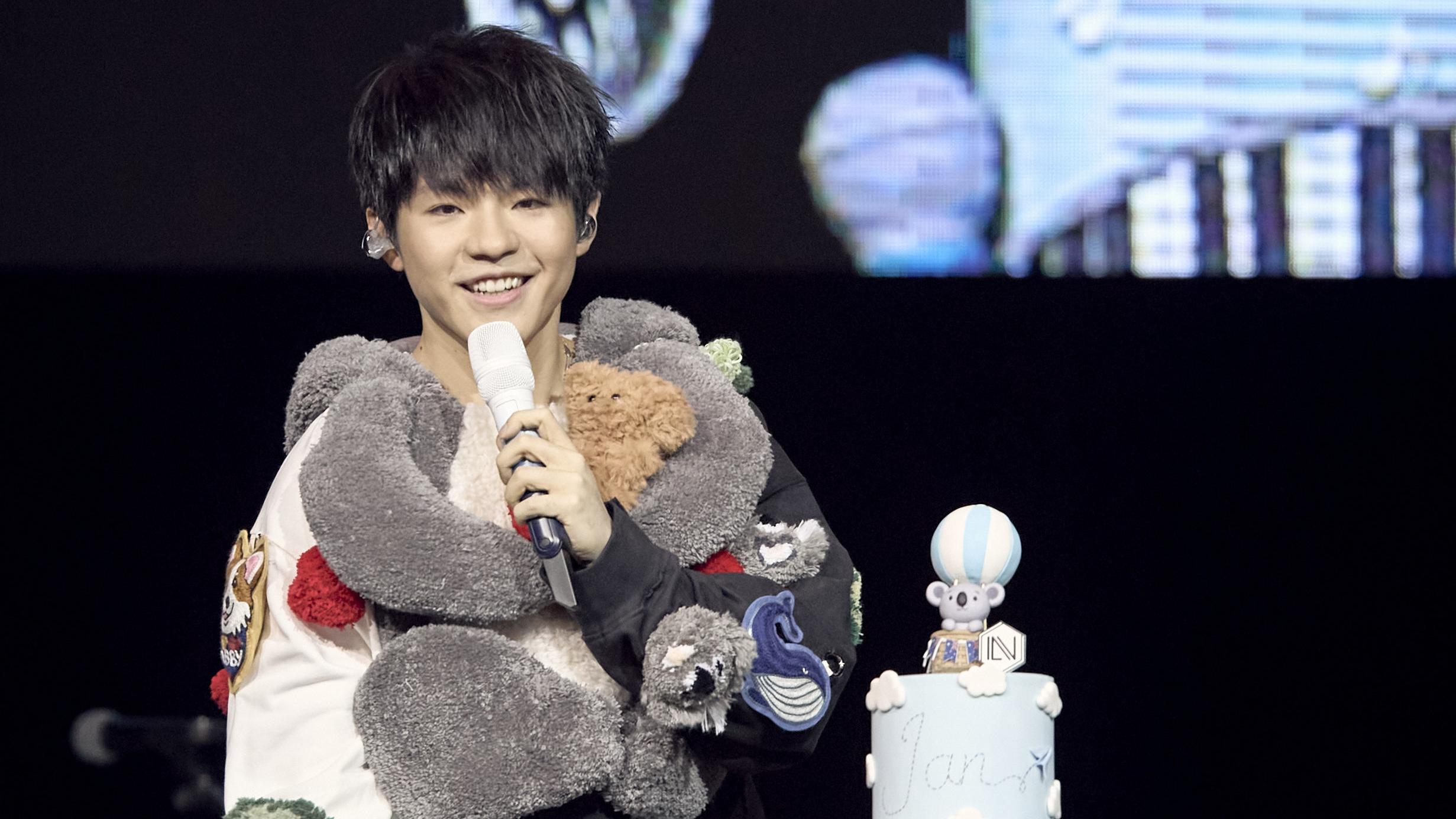 陳卓賢Ian悉尼站巡唱與hellosss慶生 鬼馬切蛋糕唔到底：唔係嫁唔出