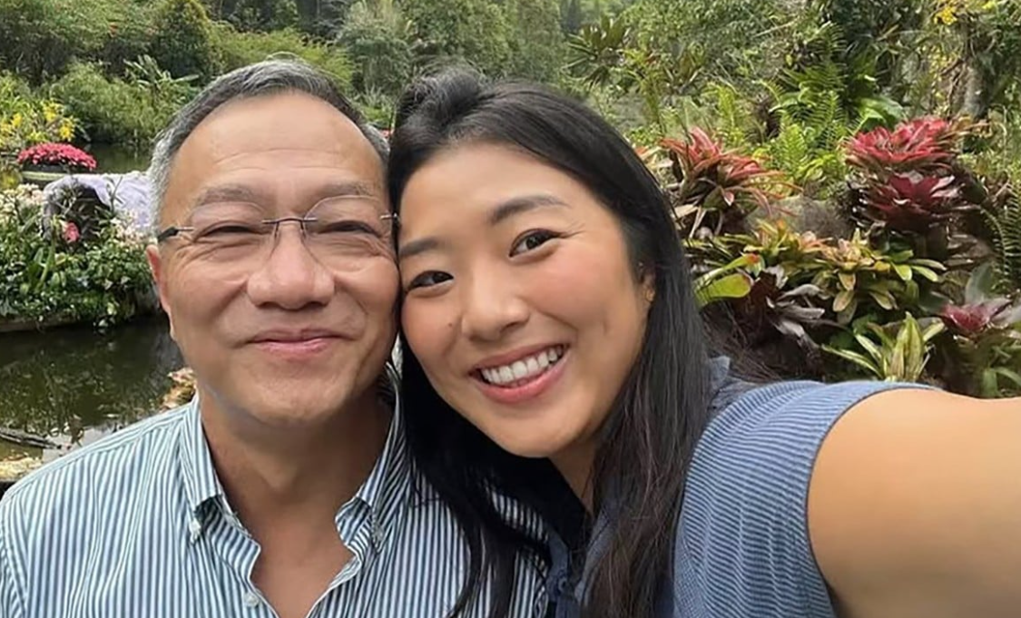 一名叫鄭子健 （Chi Gian Cheng）的63歲法籍華人富豪在柬埔寨金邊機場被捕，其在香港的網紅女兒鄭芬妮（Stephanie Cheng）在社交媒體聲稱父親被綁架而引發關注。對於鄭芬妮呼籲總理洪瑪奈釋放父親。柬埔寨內政部稱，鄭子健涉透過假土地交易詐騙受害者116萬美元（約904萬港元）而被捕。(鄭芬妮ig)