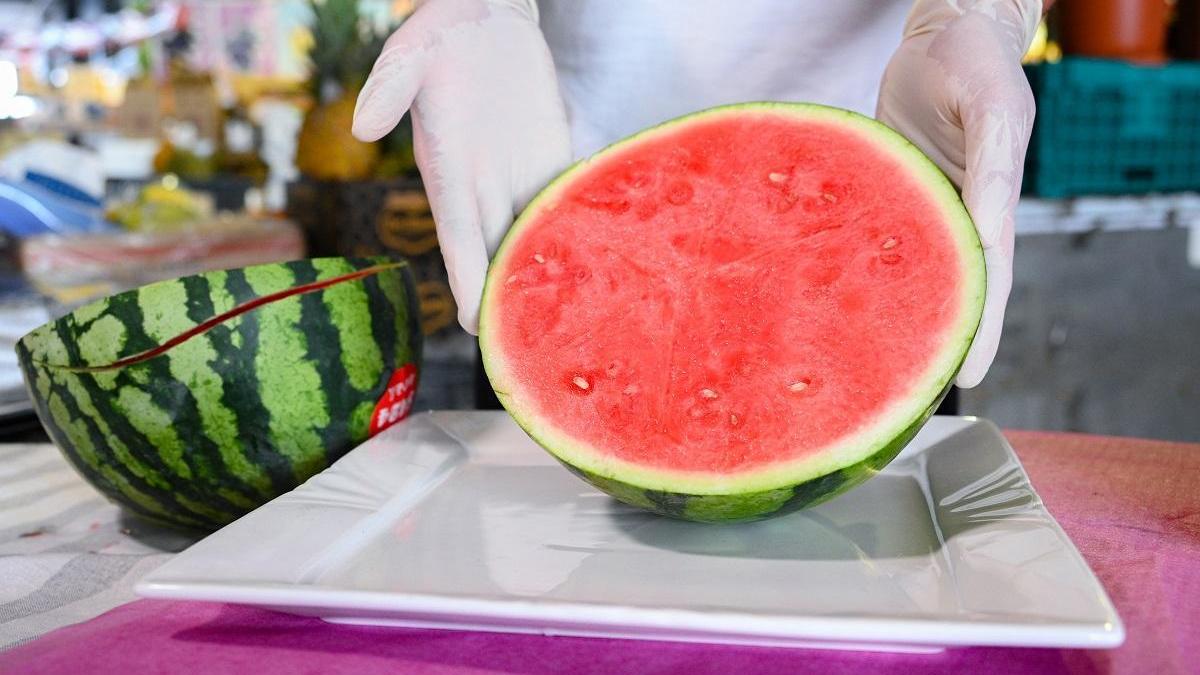西瓜去核切法丨一招切出完美果肉　唔駛再吐核！