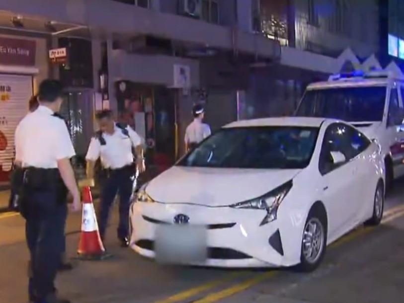 警尖沙咀截可疑私家車檢氯胺酮，47歲男司機被捕。(無綫新聞截圖)