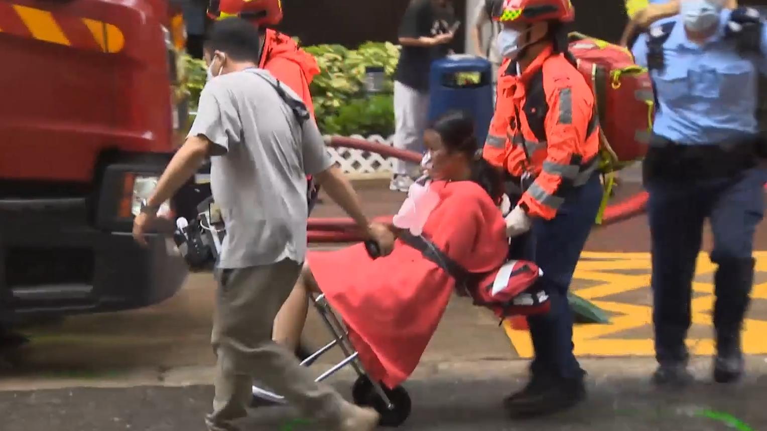 荃灣海濱花園發生火警。（有線電視新聞截圖）