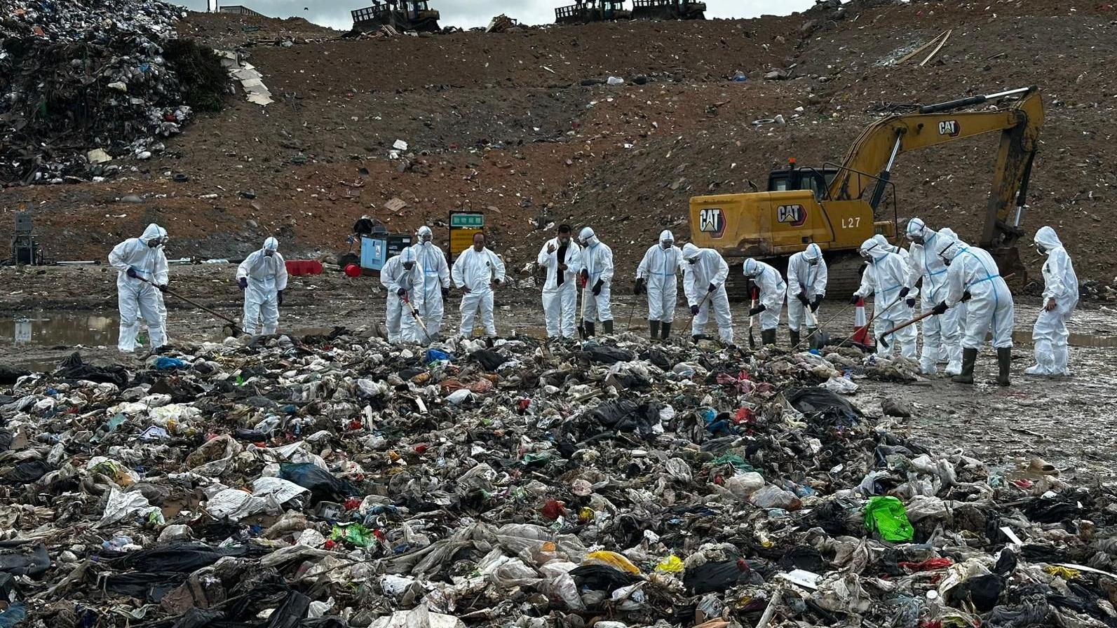 越南婦上周六(21日)起失蹤，疑犯曾多次棄置重物，警方繼續在堆積區搜證