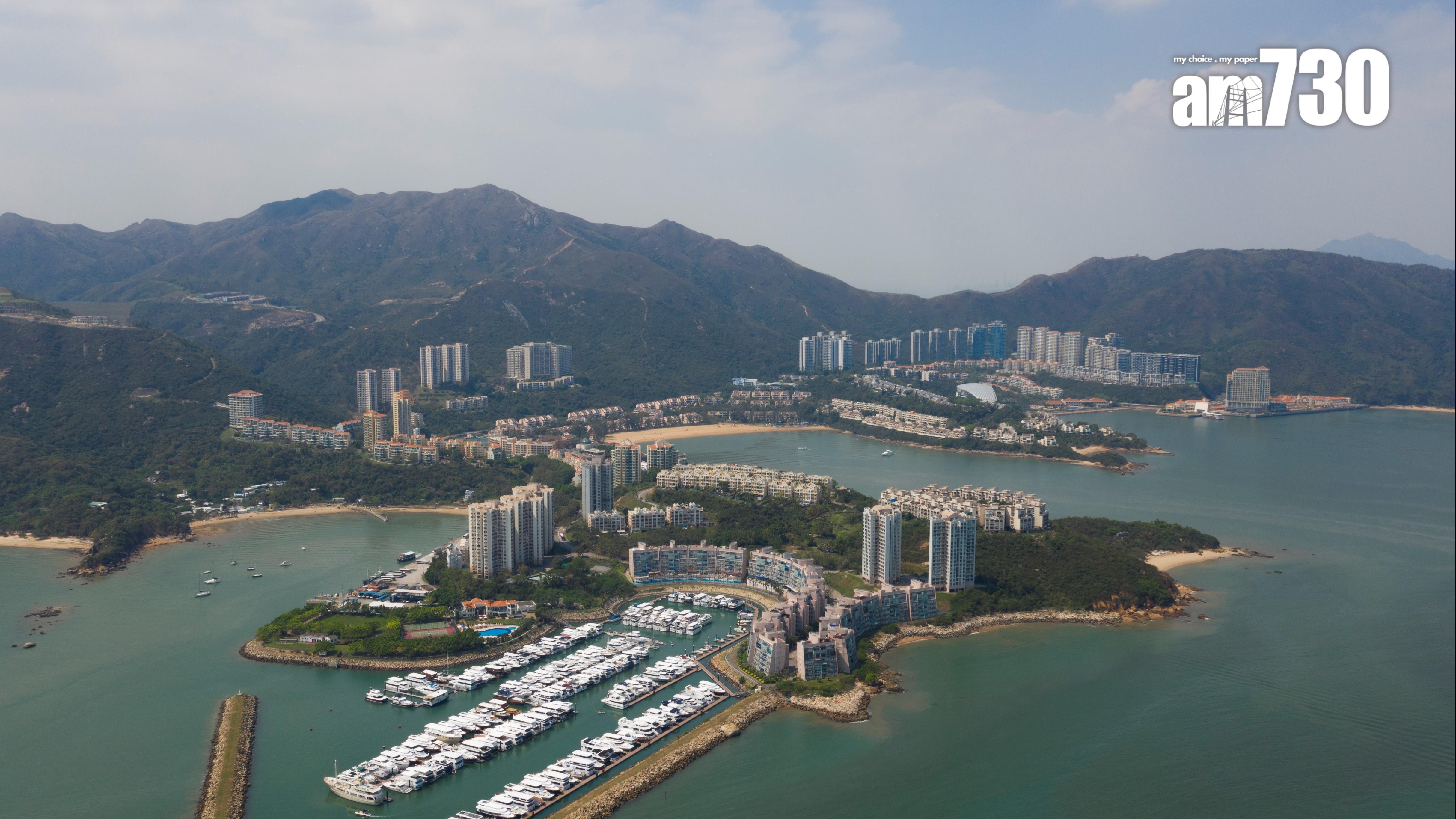 大嶼山愉景灣11期海澄湖畔套三房戶，獲外籍租客以1,800萬元承接，呎價1.12萬元。