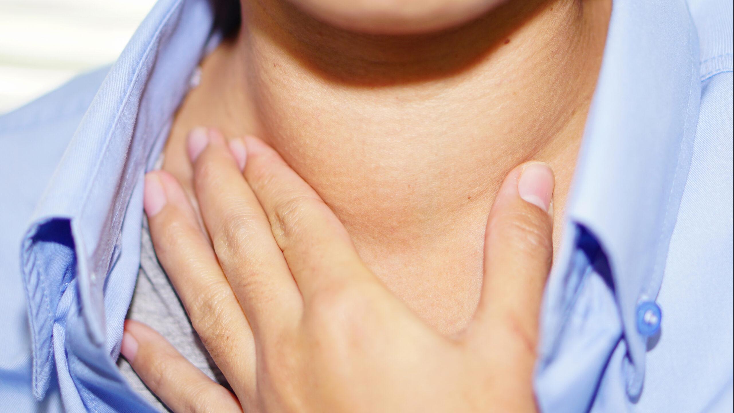 甲狀腺腫瘤射頻消融術利用超聲波引導，透過高頻電流熱能破壞腫瘤組織、達到縮小腫瘤、改善壓迫症狀及外觀的效果。