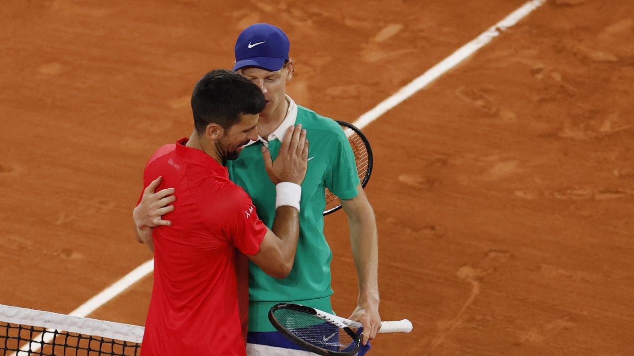 兩代網球「一哥」對決，冼拿（綠色球衣）敗擊祖高域。（路透社）