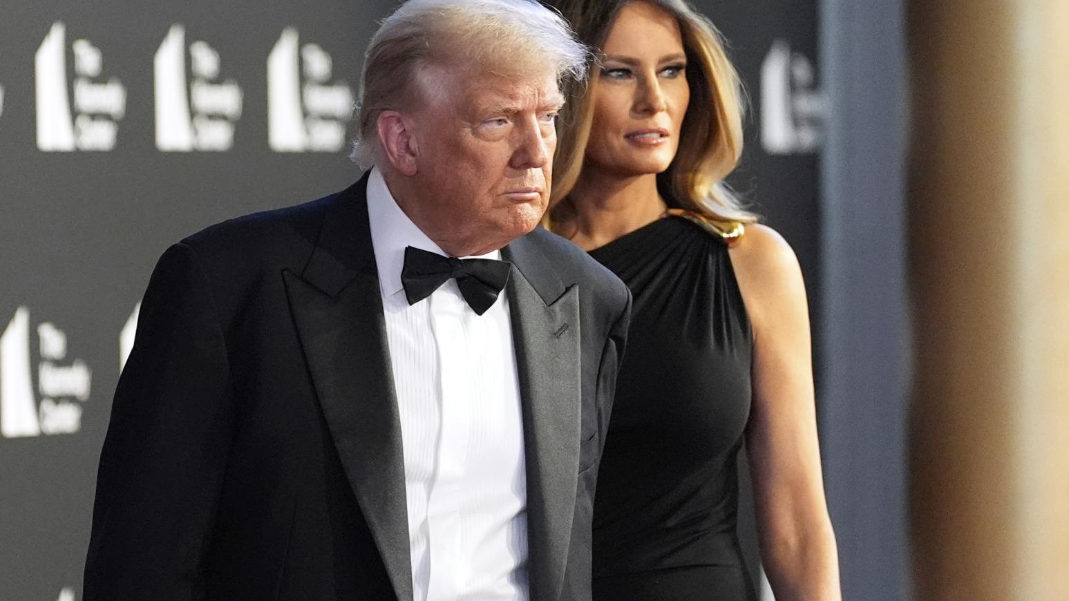 當地時間11日，特朗普夫婦出席甘迺迪中心的演出活動。（圖／美聯社）