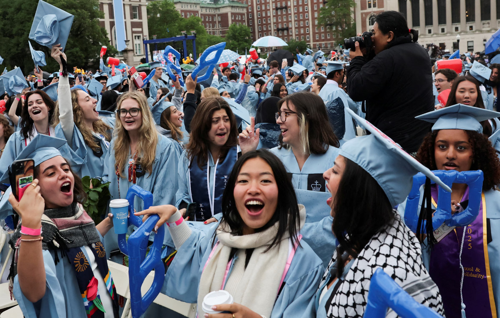 美國國務院通知駐外使領館，恢復辦理外國學生簽證，但對所有申請赴美學生簽證的外國人，進行社交媒體等網絡審查，以識別對美國有敵意申請人。(路透社資料圖片)