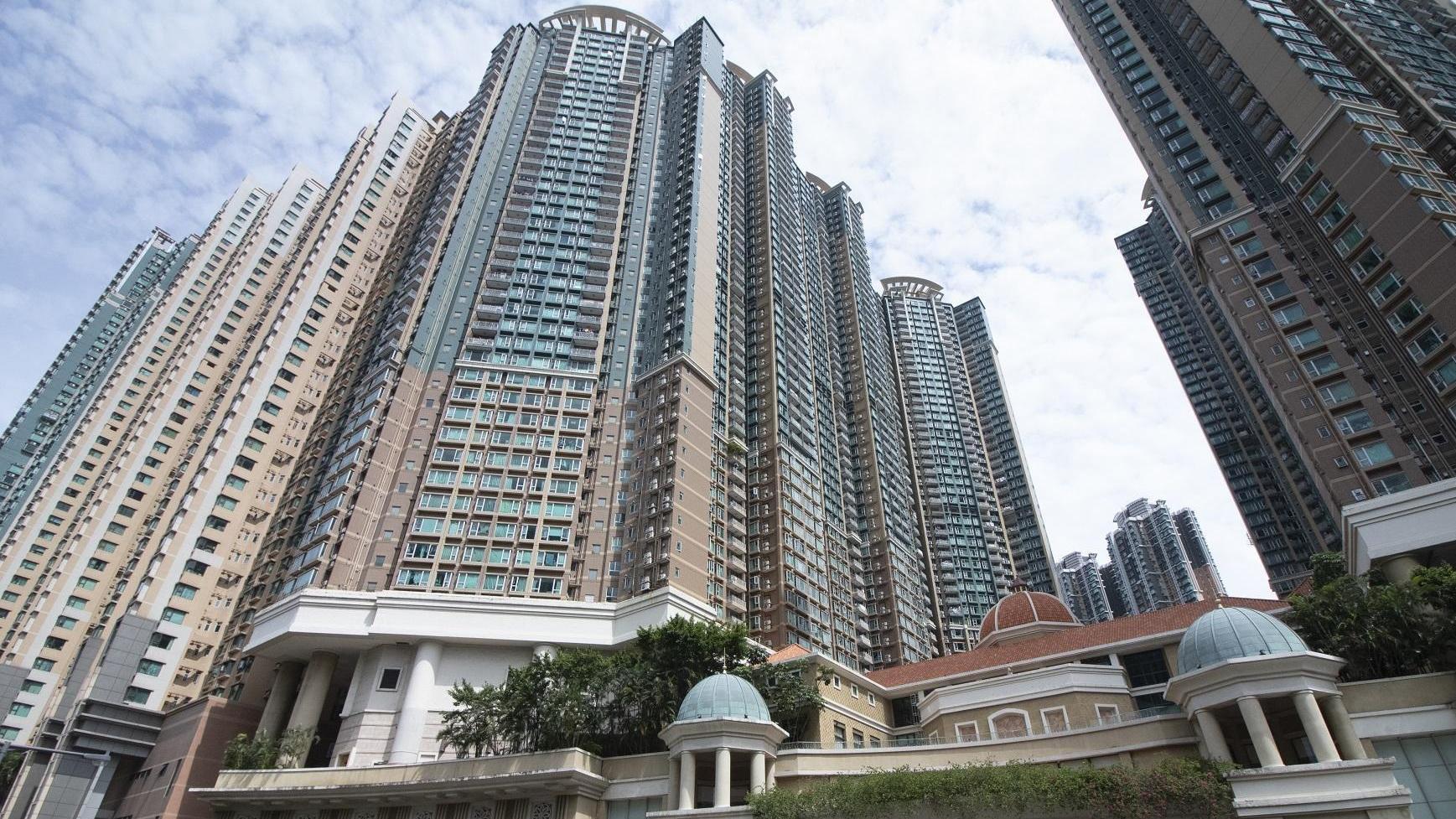 西九「四小龍」之一泓景臺兩房開揚戶，以744.8萬元沽出，12年帳升逾兩球。