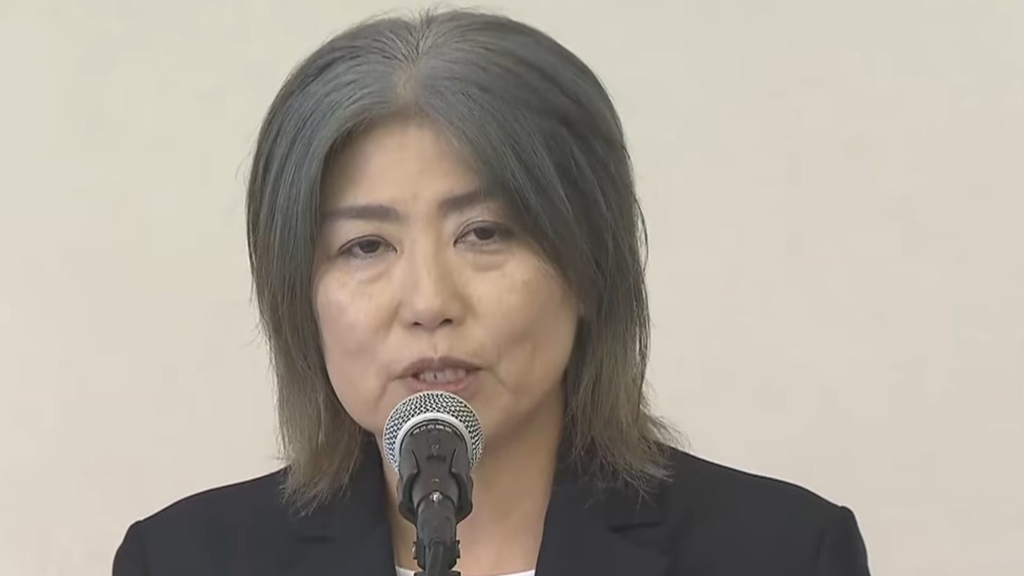 被指控虛報學歷的日本伊東市市長田久保真紀。(直播截圖)
