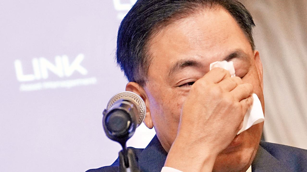 領展陷「肥上瘦下」風波 王國龍爭議聲中宣布退任 落淚稱不捨 回應裁員：剪下啲葉 棵樹先會好