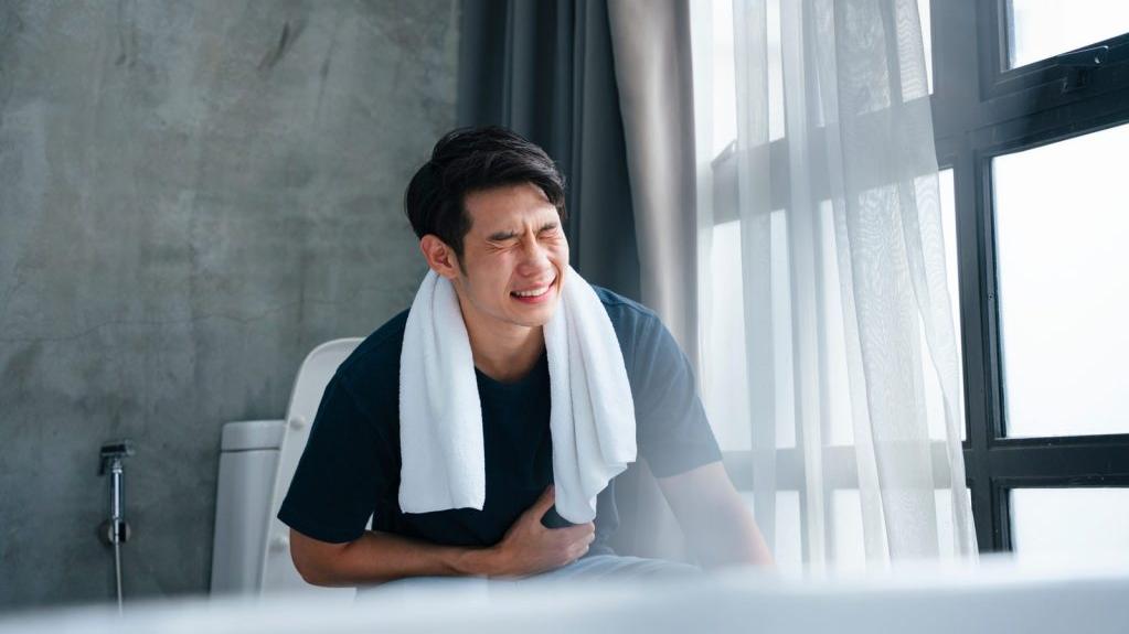 一個人每天攝取的食物約24至48小時會完成消化吸收與排出，腸道裡的糞便本來就會有一部分「正在等待被排出」，屬於正常生理現象。