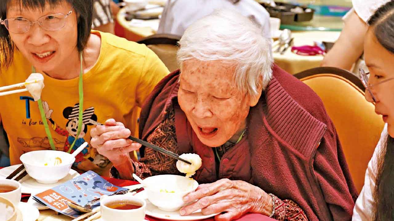 美心推軟心膳軟餐 助重拾口福樂 吞嚥困難患者重嘗雞翼蝦餃美食