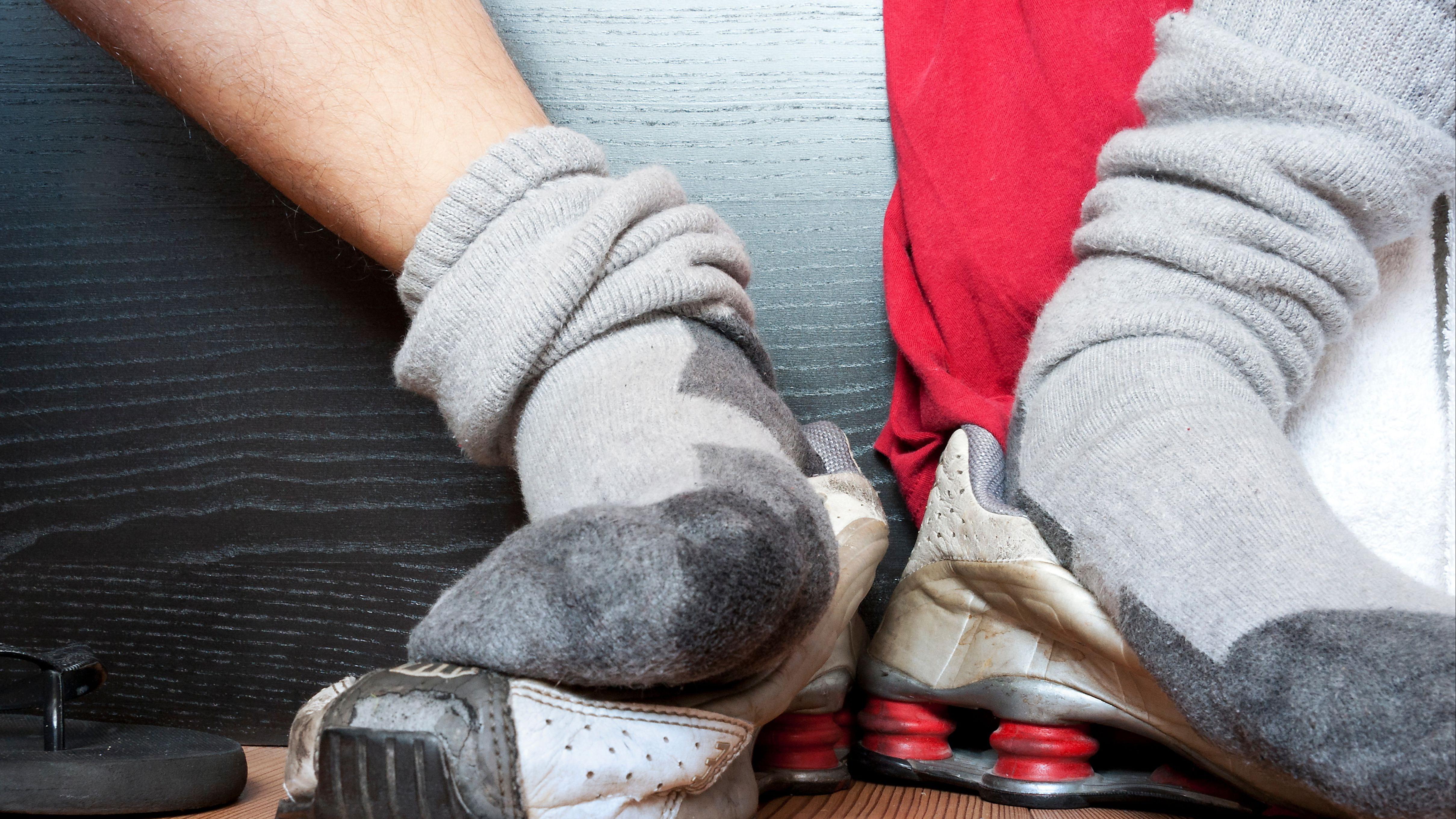 腳臭 落雨 出汗 夏季天氣 細菌 汗腺 防臭襪 抗菌 透氣