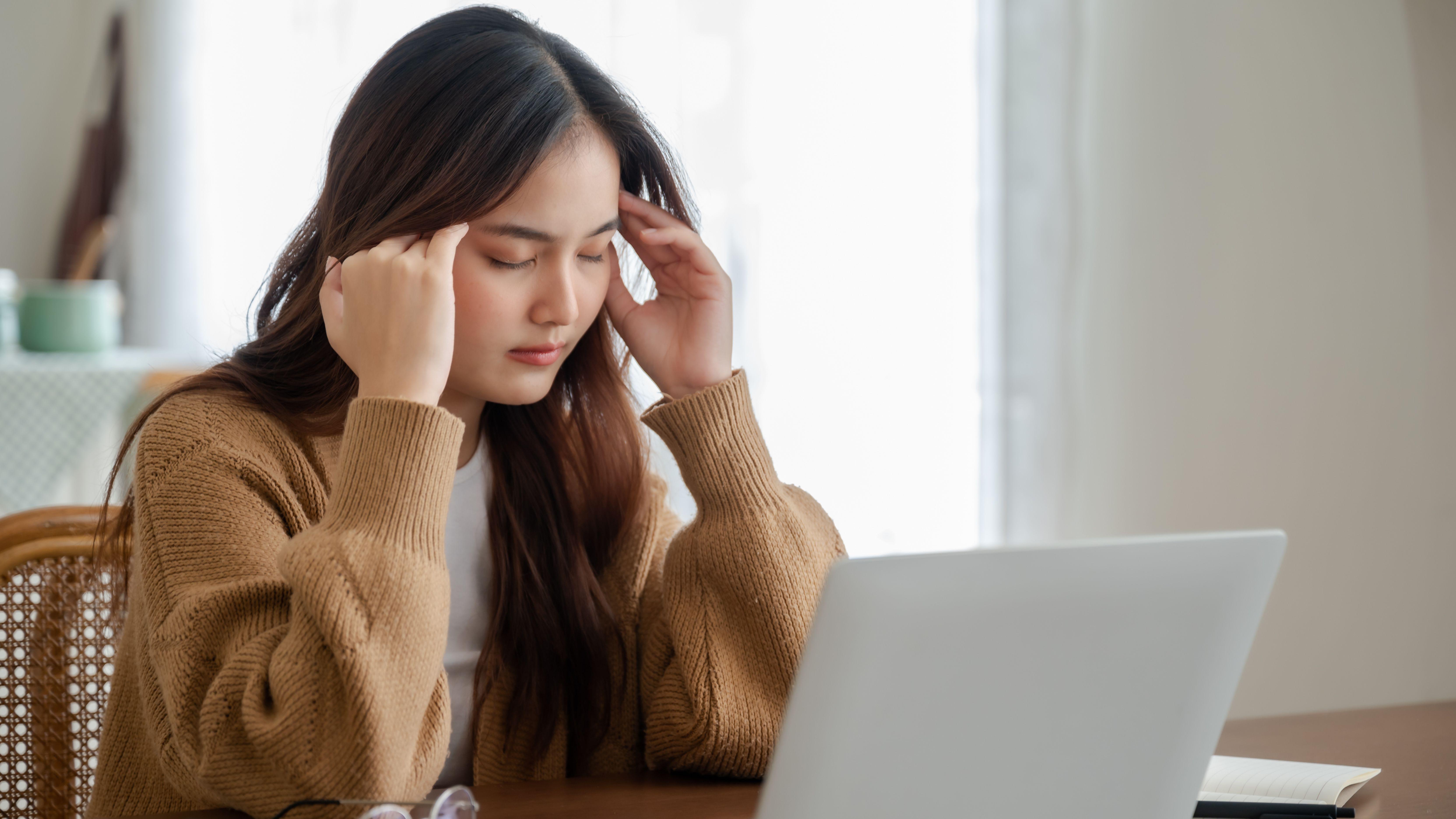 冷氣房 冷氣病 頭痛 喉嚨乾 病態建築症候群 呼吸道疾病 冷氣環境