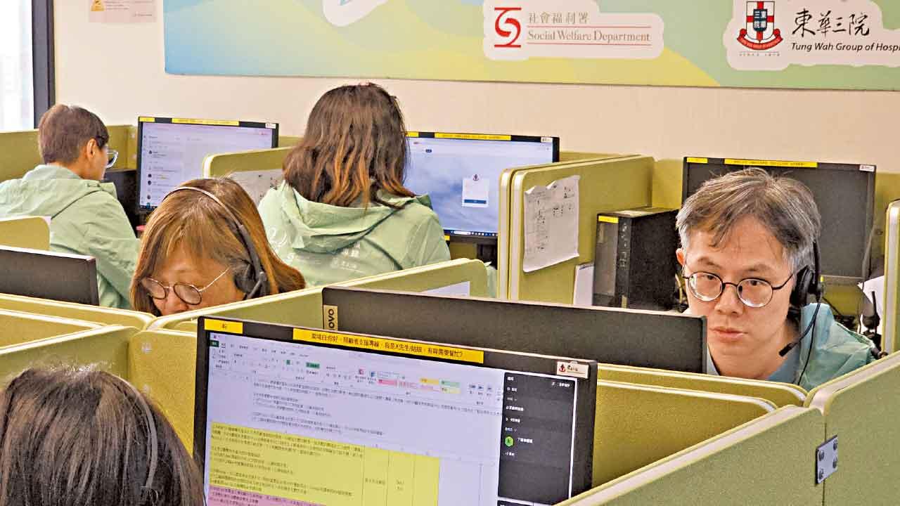 「以老護老」照顧者壓力爆煲 支援專線兩年處理近10萬來電