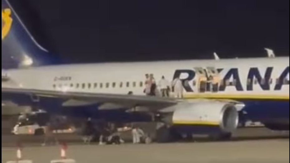 瑞安航空起火警報誤鳴 乘客機翼跳下18傷部分人骨折(有片)