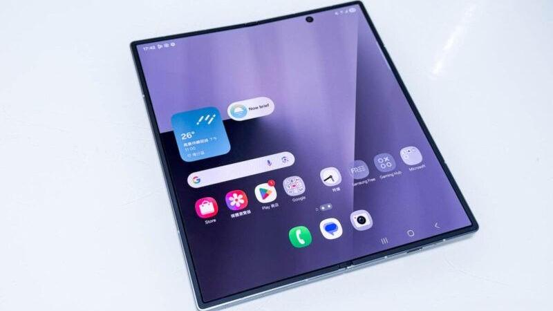 SAMSUNG新一代OLED耐用性飆升　每日摺疊200次都能用6年 !