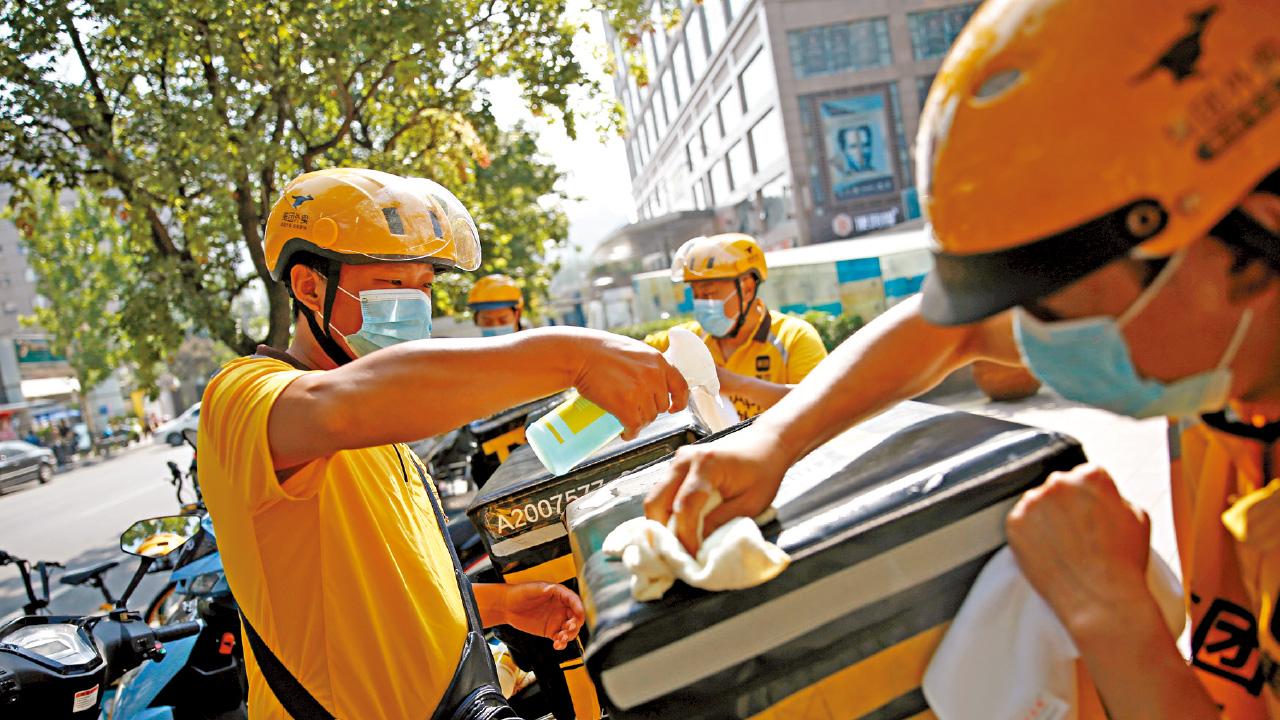 終止25日吸資 北水流走30億 沽阿里買美團