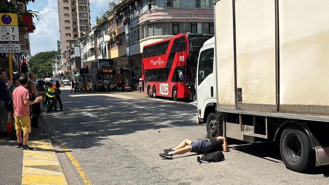 上水新豐路發生車禍。（fb「馬路的事討論區」圖片）