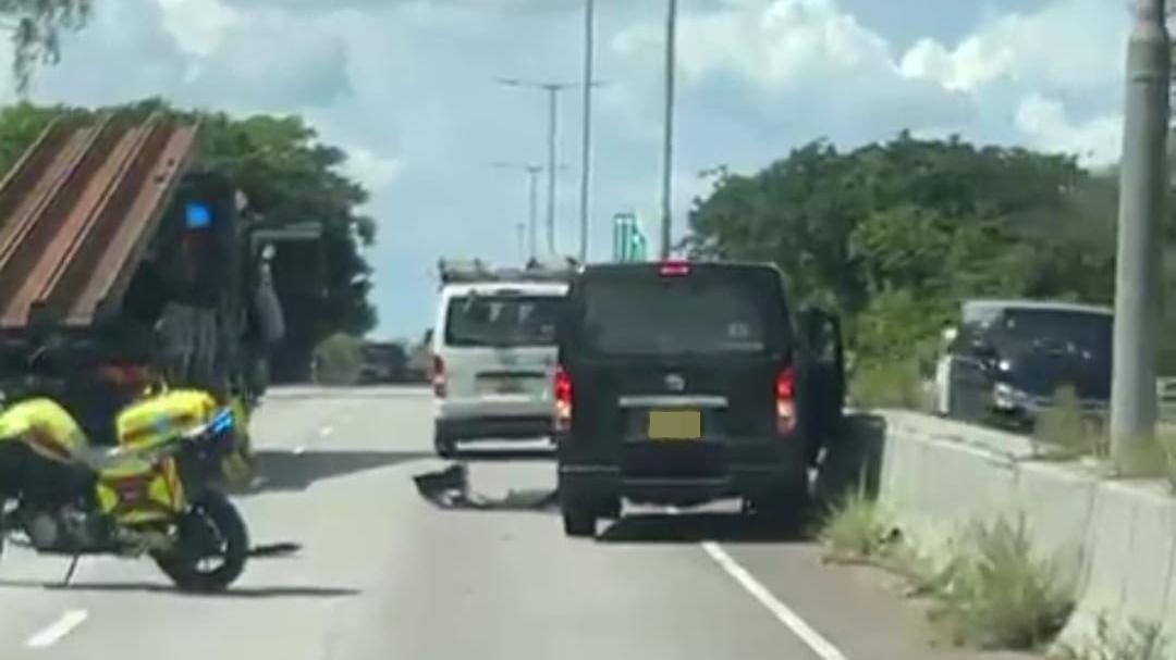 新田公路發生3車「串燒車禍」。（fb「馬路的事討論區」圖片）