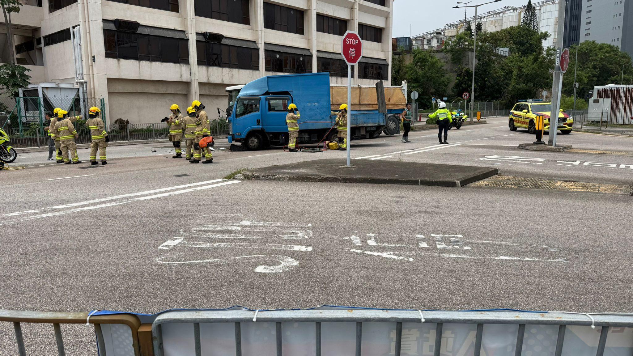 青衣發生車禍。（fb「馬路的事討論區」圖片）