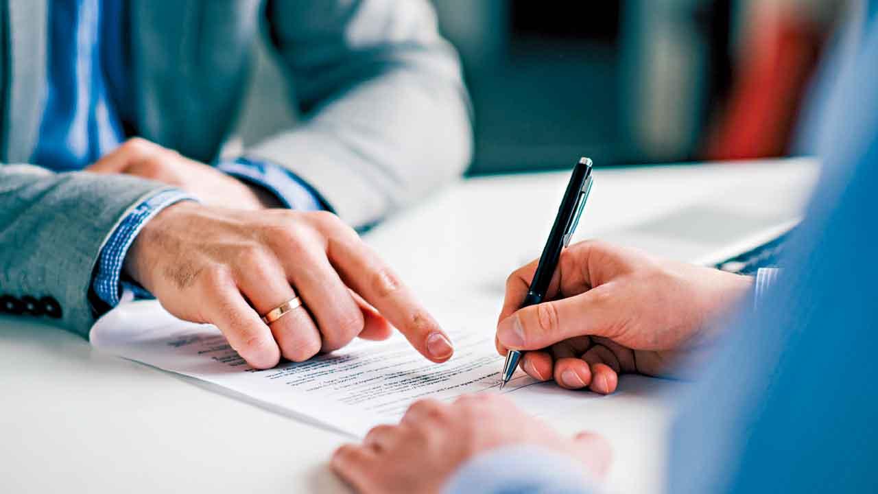 約旦出差 招20萬巨額漫遊費 八旬翁遭遊說簽高價合約