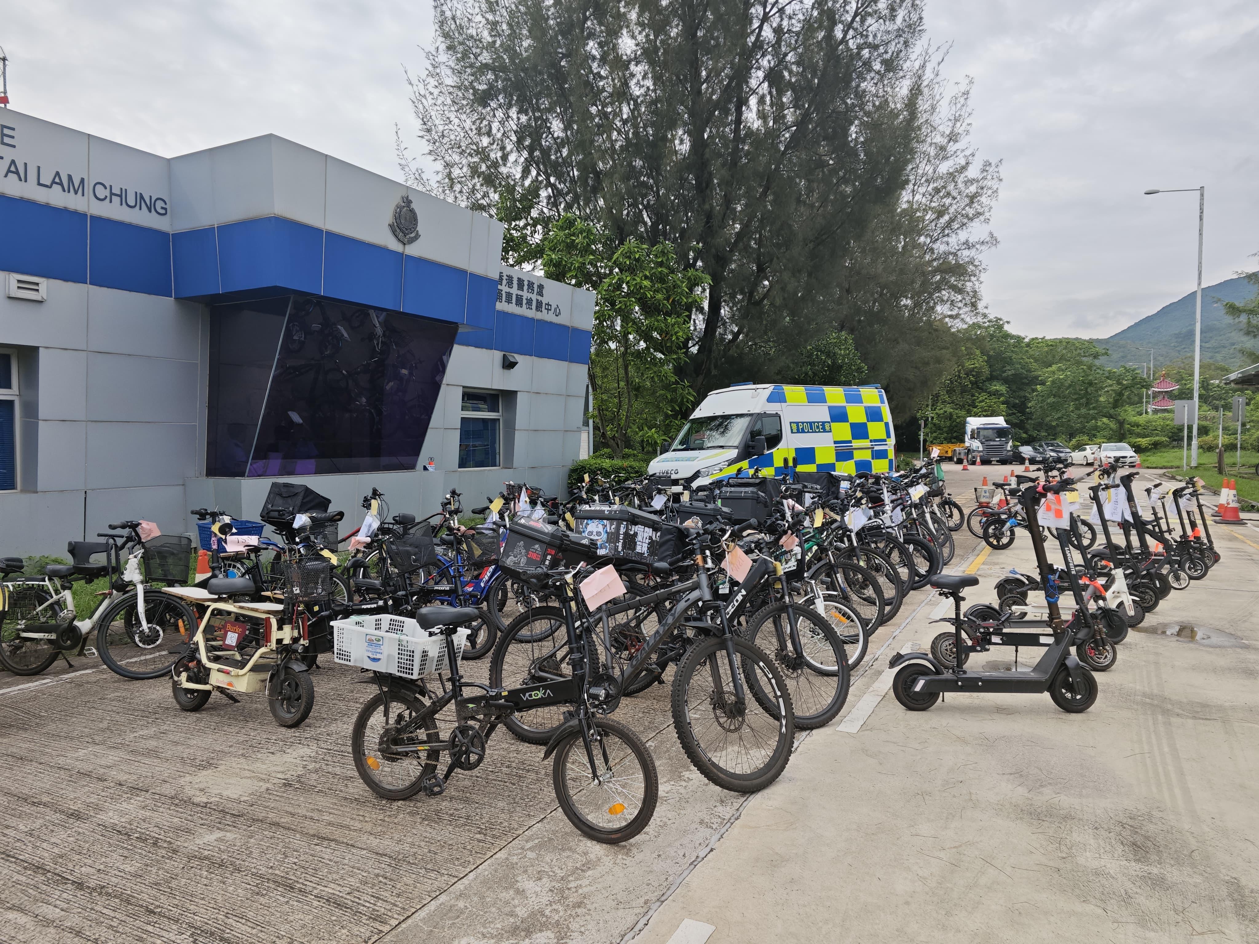 警方在新界北區內進行打擊非法駕駛電動可移動工具行動，一共拘捕81人。(警方提供)