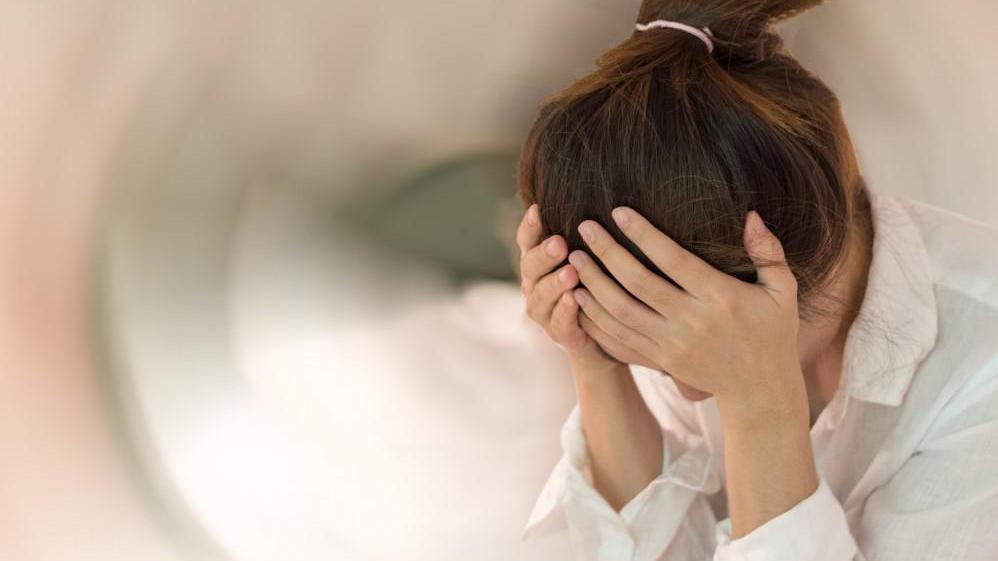 有劇烈頭痛、肢體無力或癲癇症狀，應盡速尋求醫療協助！