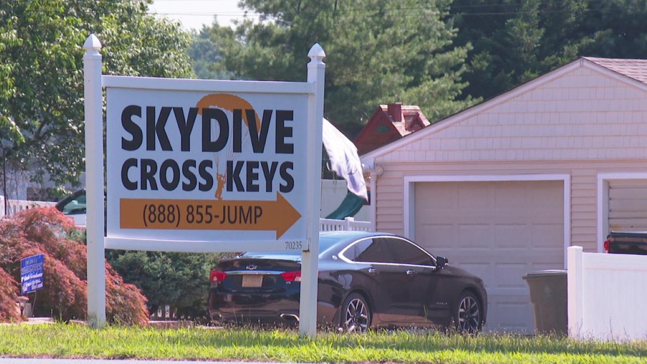 美國跳傘勝地小型飛機起飛時衝出跑道　15人受傷。（美聯社）