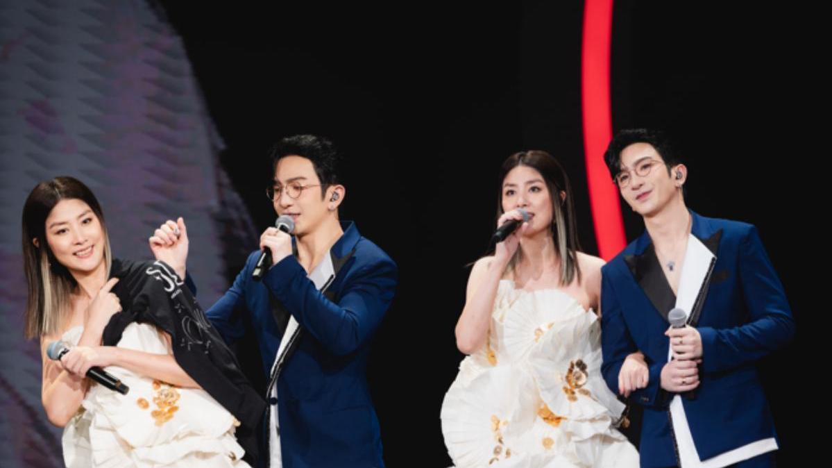 陳慧琳演唱會｜翹Anson Lo手合唱《深閨 》 Kelly用背脊攞簽名