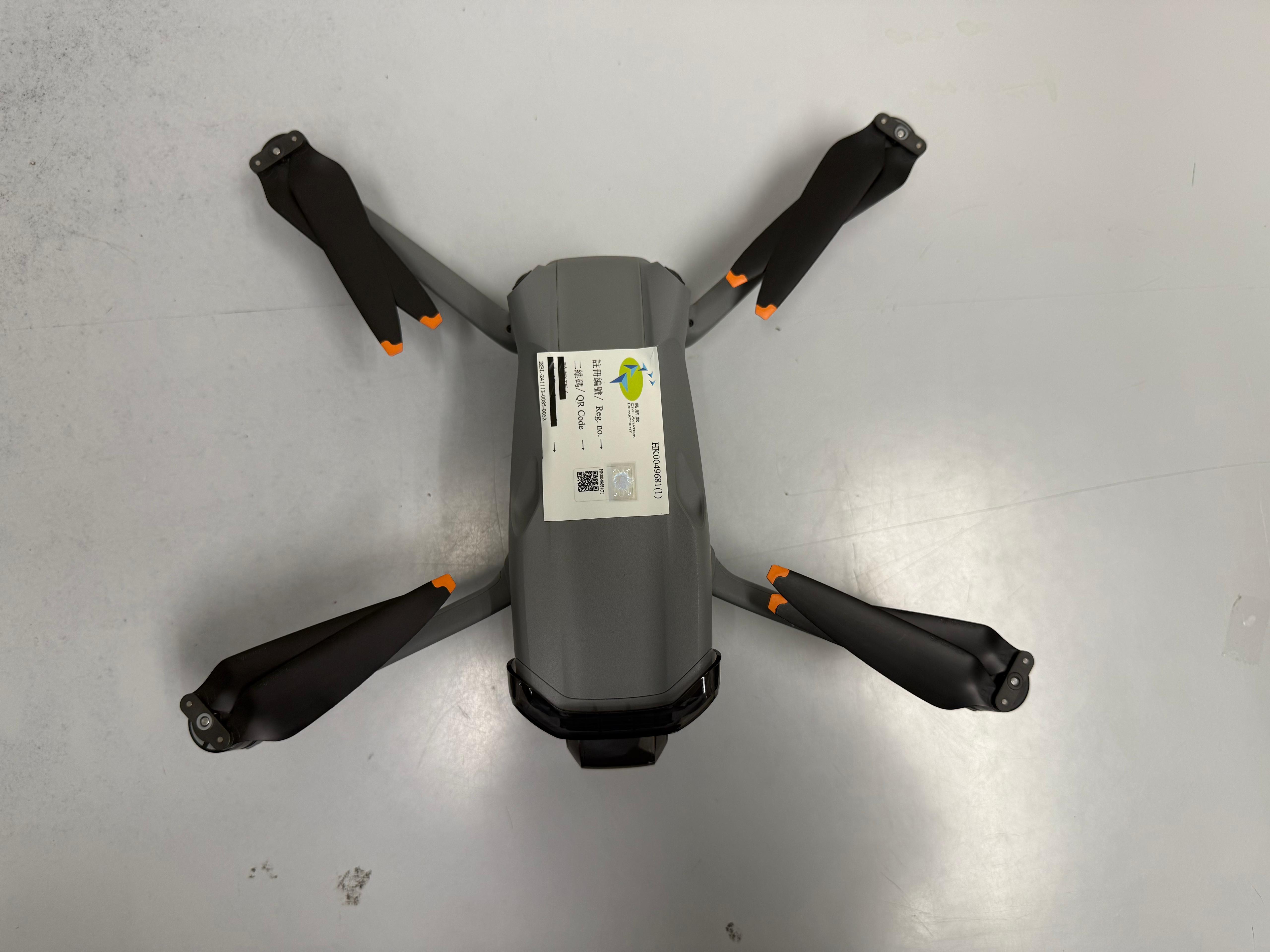 46歲男涉啟德主場館外違規放小型無人機被捕。(警方圖片)