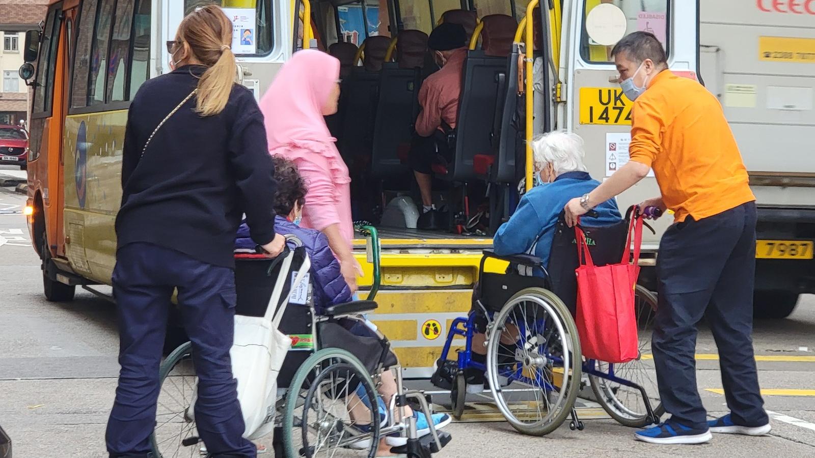近半受訪殘疾者指香港社會未夠包容