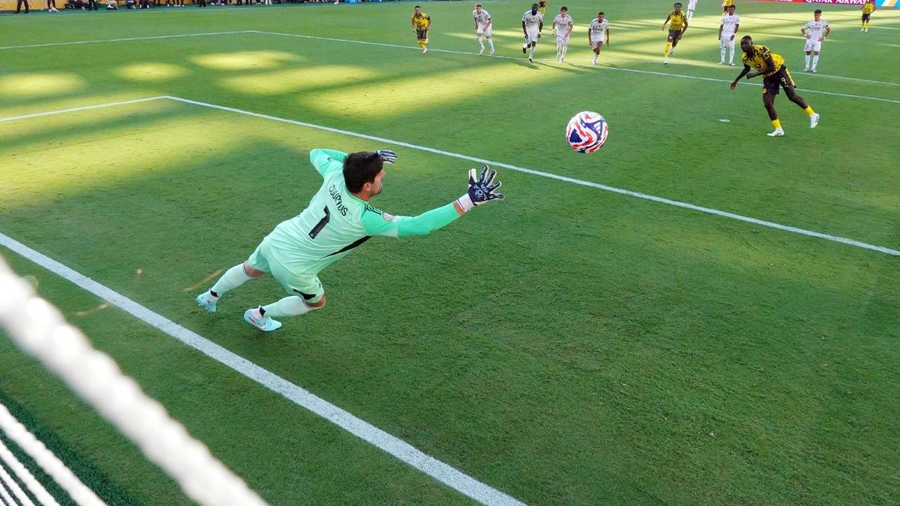 球例改革12碼或不設補射　VAR擬擴展至黃牌與角球　傳世界盃實施