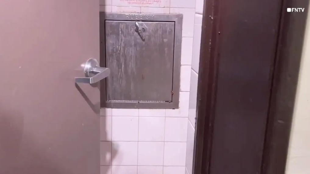 女嬰被叔叔抱走，從3樓扔進垃圾槽。(互聯網)