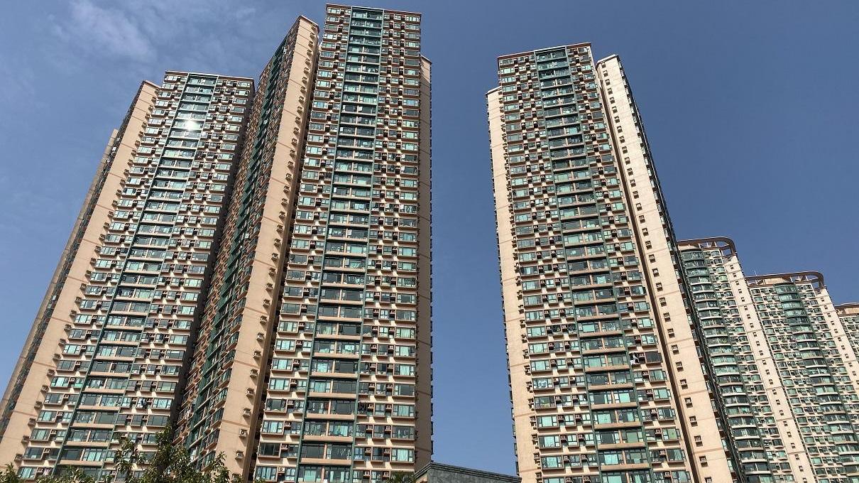 屯門卓爾居兩房以493萬元易手，呎價不用1萬元，新買家為慈父，full pay買入單位送給愛兒自住。