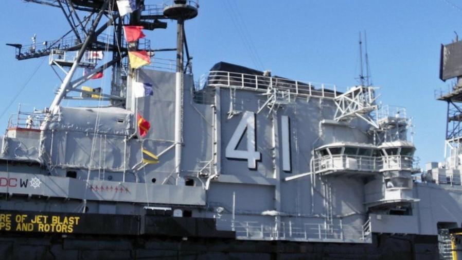 中途島航母博物館被船撞！損失超過10萬美元