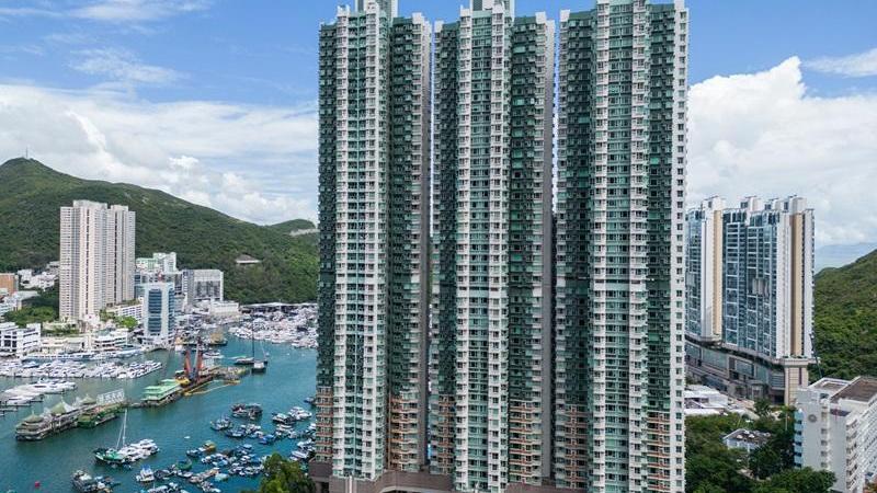 鴨脷洲深灣軒海景兩房，用家以690萬元承接，上手18年帳賺410萬元。