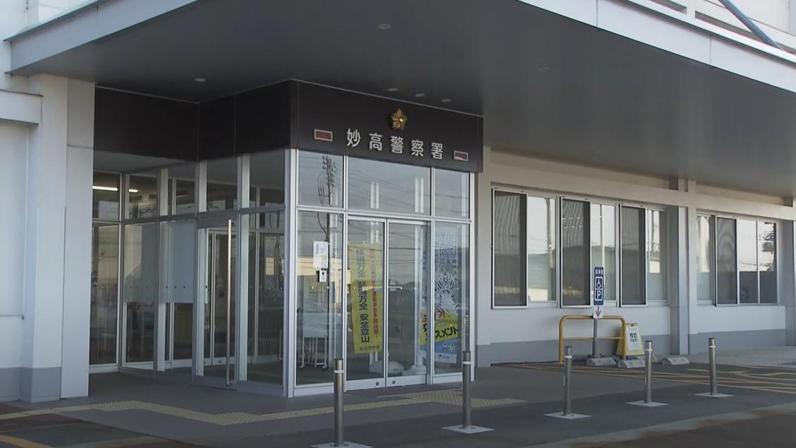 參加試膽大會的民眾向新潟縣妙高警察署通報，在關川一幢舊商業設施內發現骸骨。(互聯網)