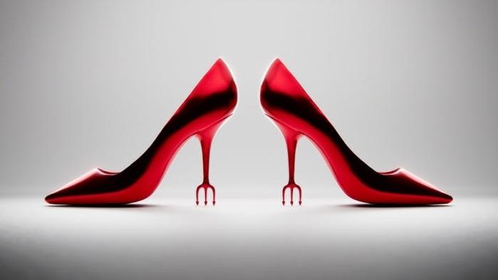 穿Prada的惡魔｜梅麗安妮艾美莉回歸續集 惡魔高踭鞋現身預告(有片)